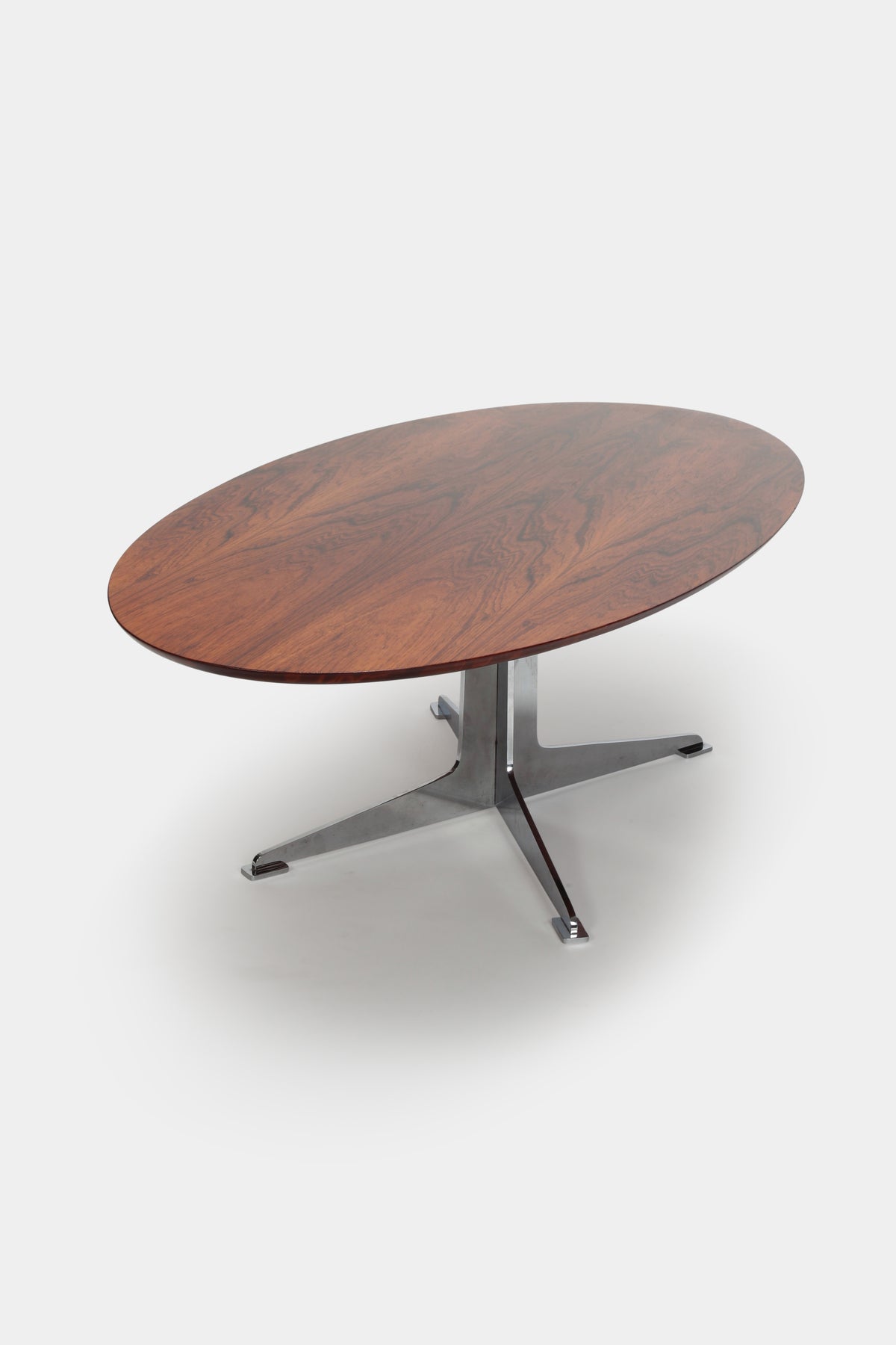 club-tisch-70er-oval