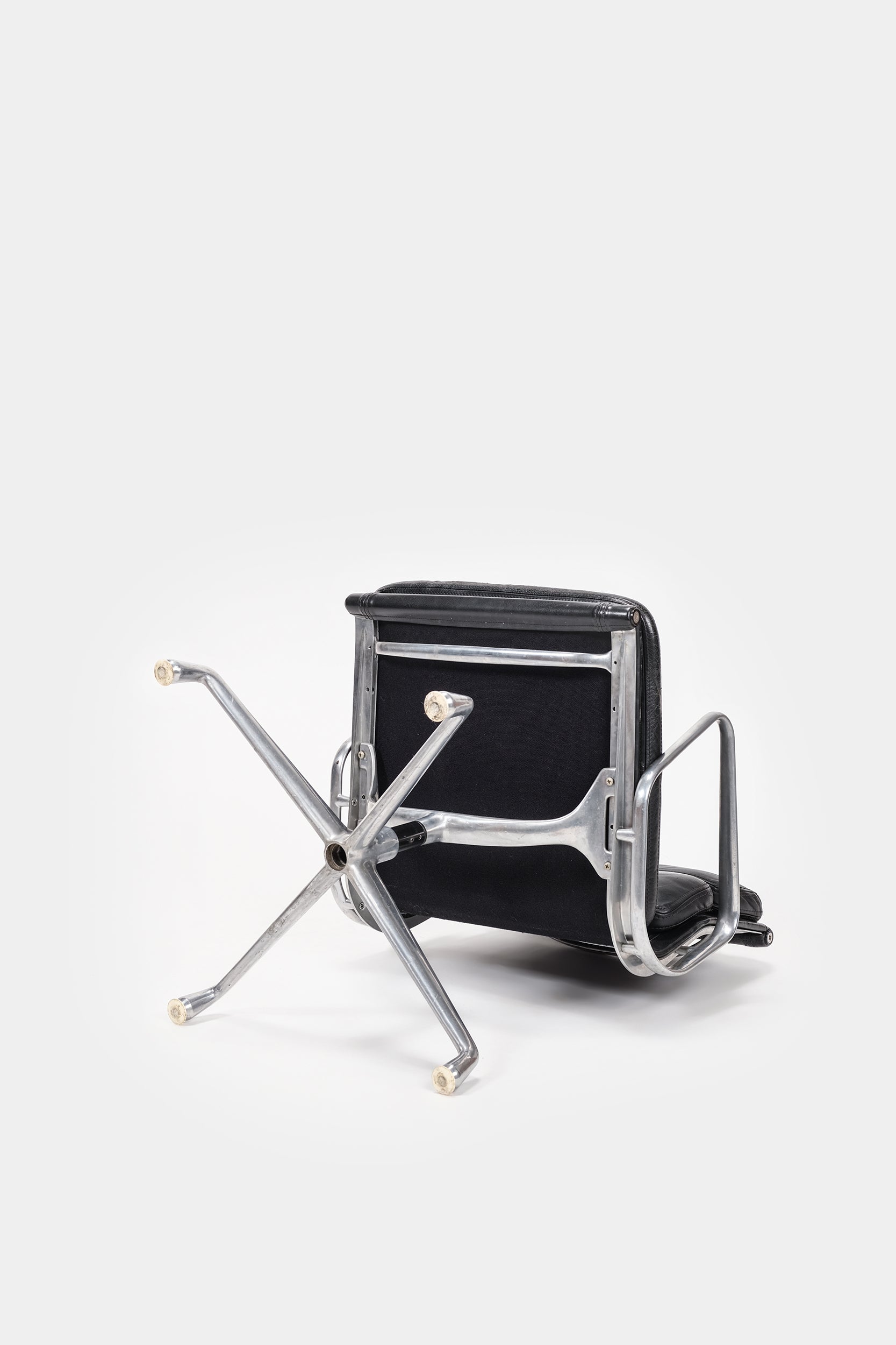 Charles Eames, EA208 Soft Pad Chair, Drehstuhl