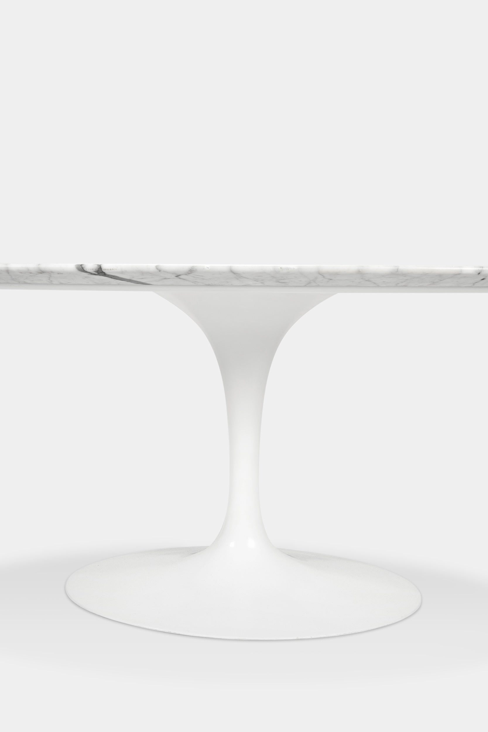 Eero Saarinen Marmortisch und 6 Tulip Stuhlen 1950