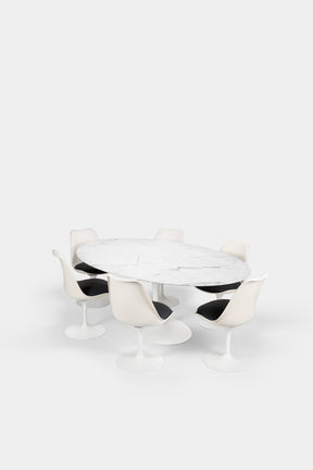 Eero Saarinen Marmortisch und 6 Tulip Stuhlen 1950