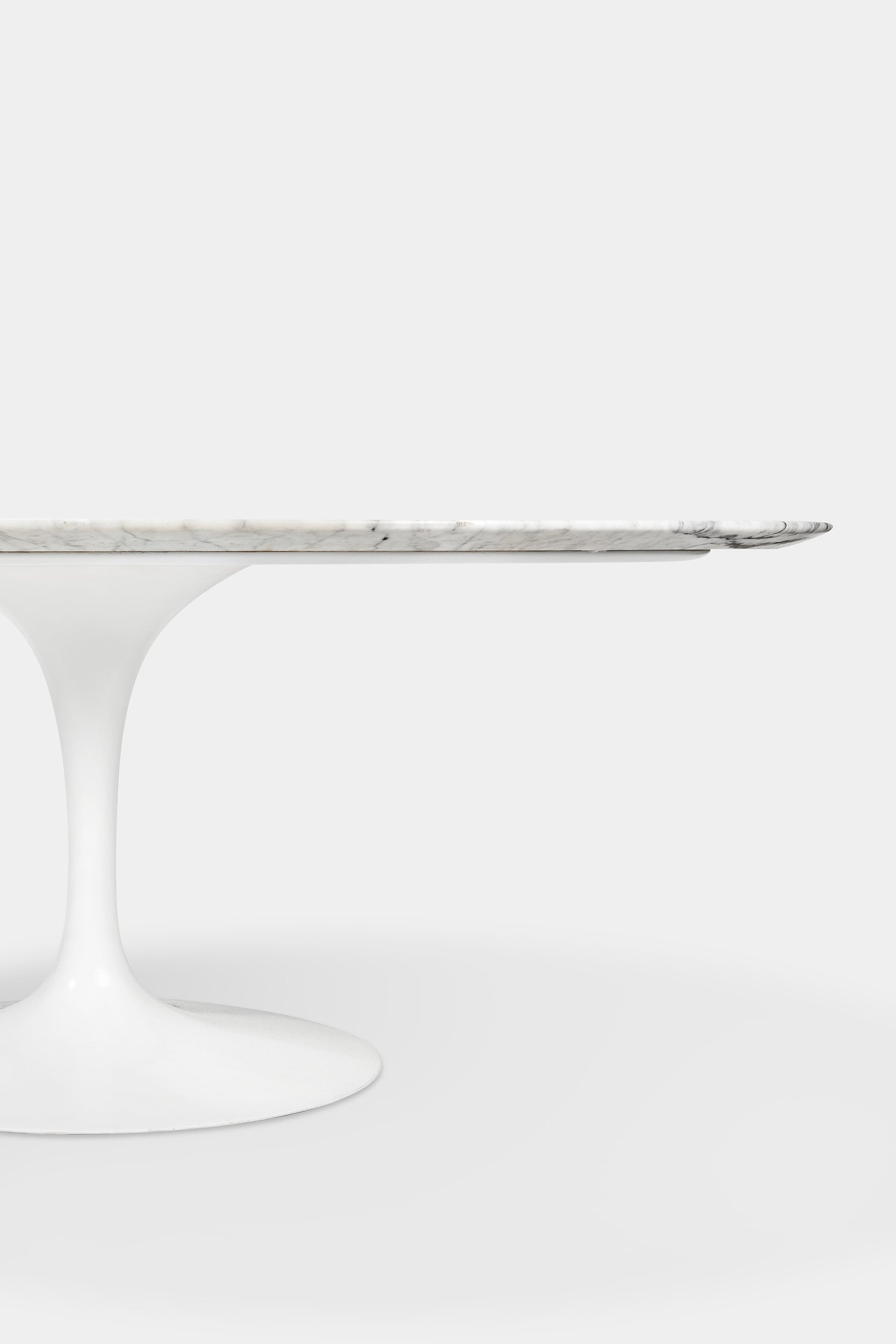 Eero Saarinen Marmortisch und 6 Tulip Stuhlen 1950