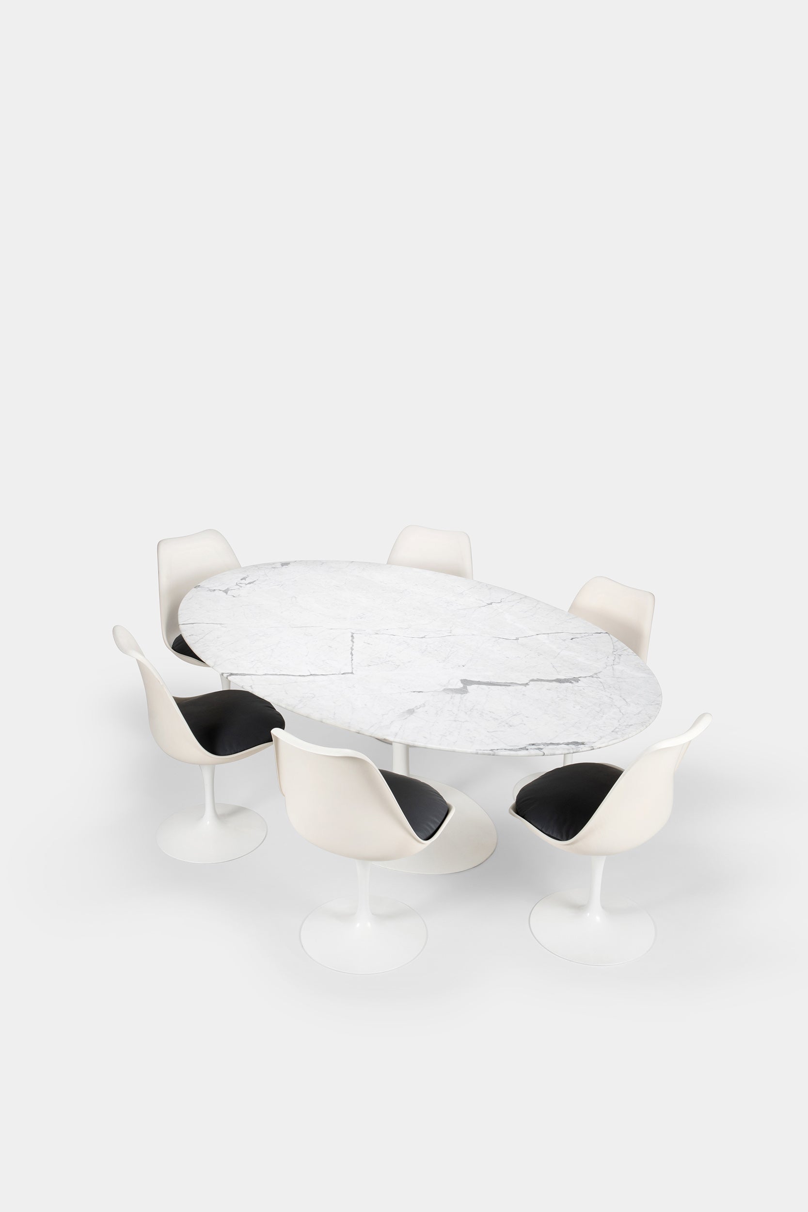 Eero Saarinen Marmortisch und 6 Tulip Stuhlen 1950