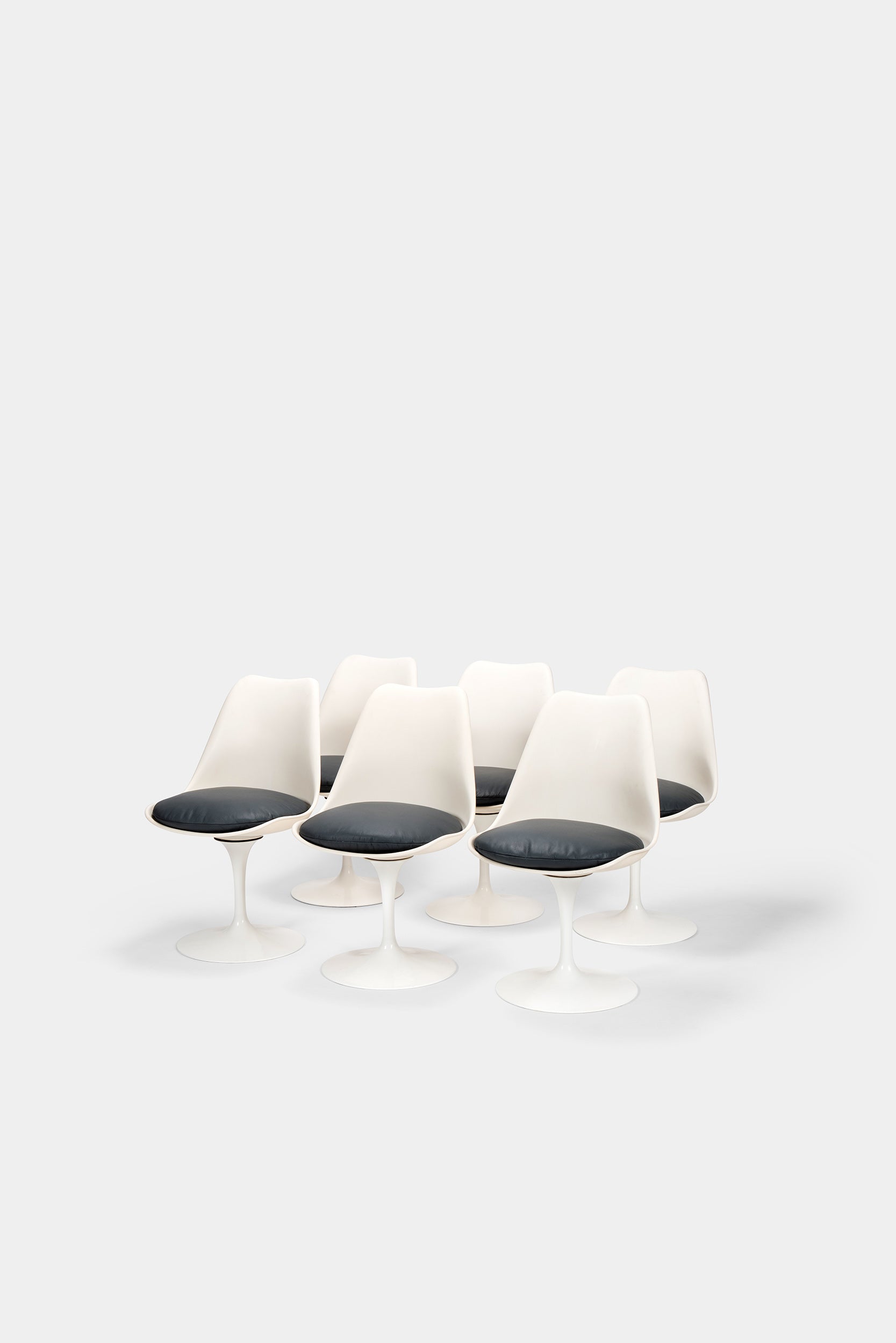 Eero Saarinen Marmortisch und 6 Tulip Stuhlen 1950