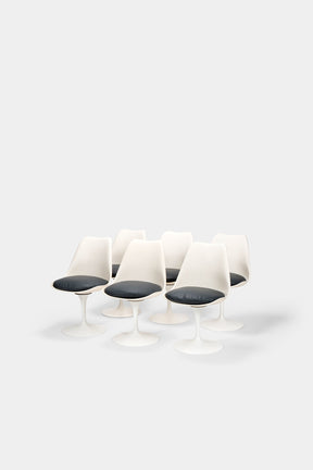 Eero Saarinen Marmortisch und 6 Tulip Stuhlen 1950