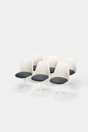 Eero Saarinen Marmortisch und 6 Tulip Stuhlen 1950