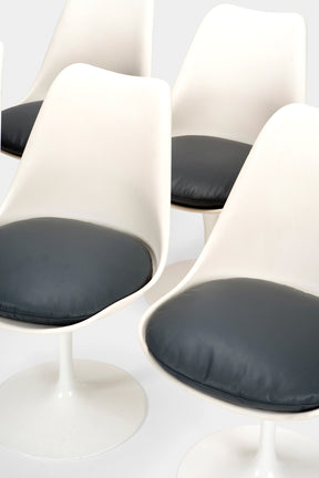 Eero Saarinen Marmortisch und 6 Tulip Stuhlen 1950