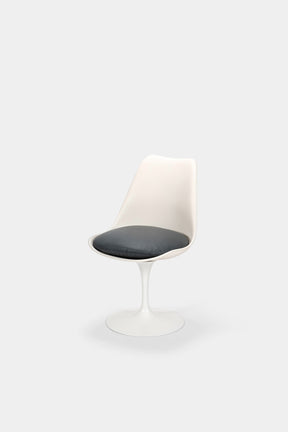Eero Saarinen Marmortisch und 6 Tulip Stuhlen 1950