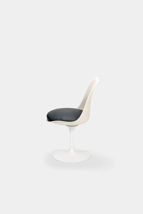 Eero Saarinen Marmortisch und 6 Tulip Stuhlen 1950