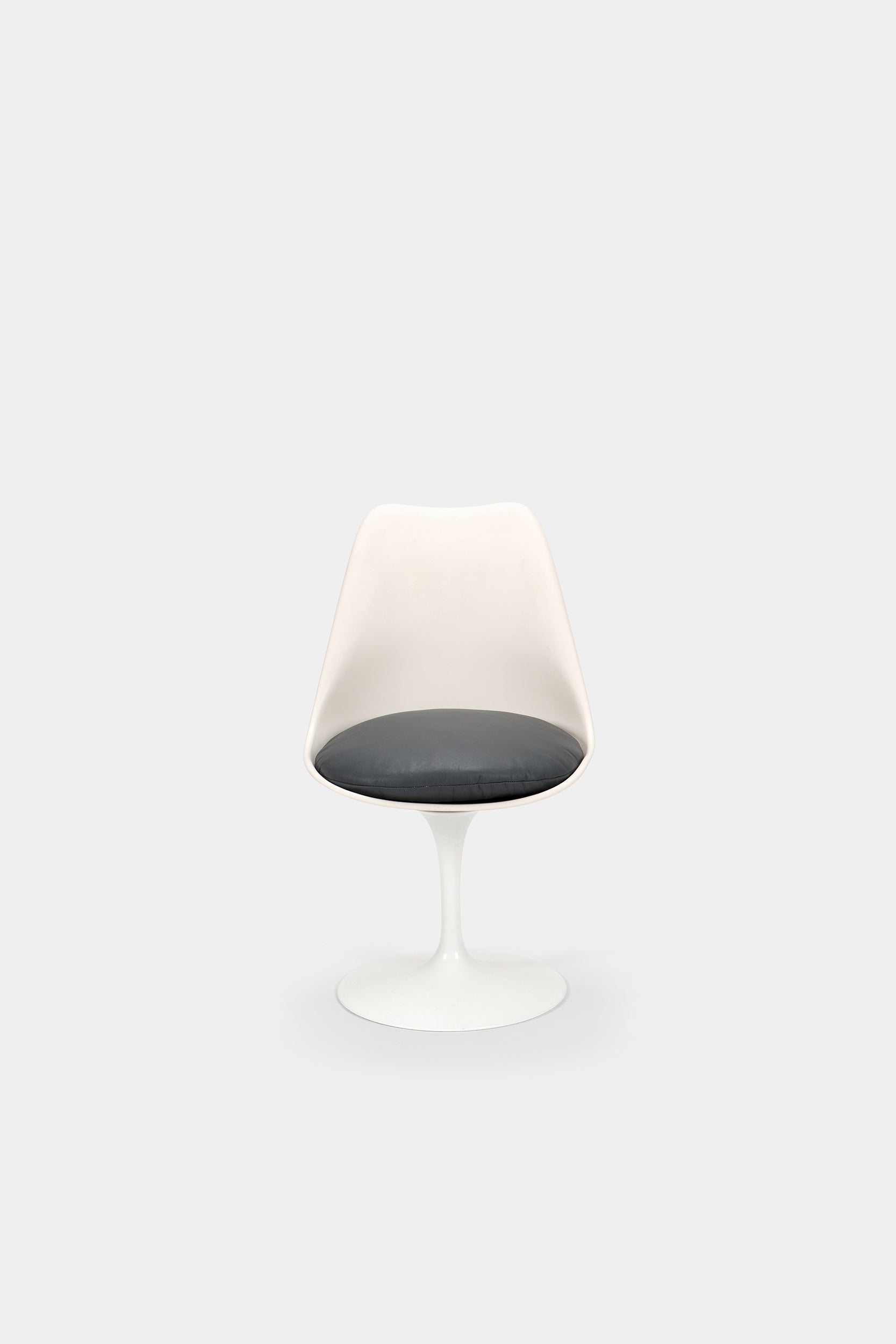 Eero Saarinen Marmortisch und 6 Tulip Stuhlen 1950