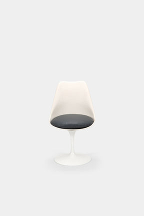 Eero Saarinen Marmortisch und 6 Tulip Stuhlen 1950
