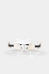 Eero Saarinen Marmortisch und 6 Tulip Stuhlen 1950