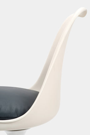 Eero Saarinen Marmortisch und 6 Tulip Stuhlen 1950