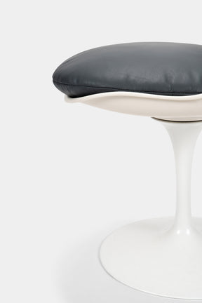 Eero Saarinen Marmortisch und 6 Tulip Stuhlen 1950
