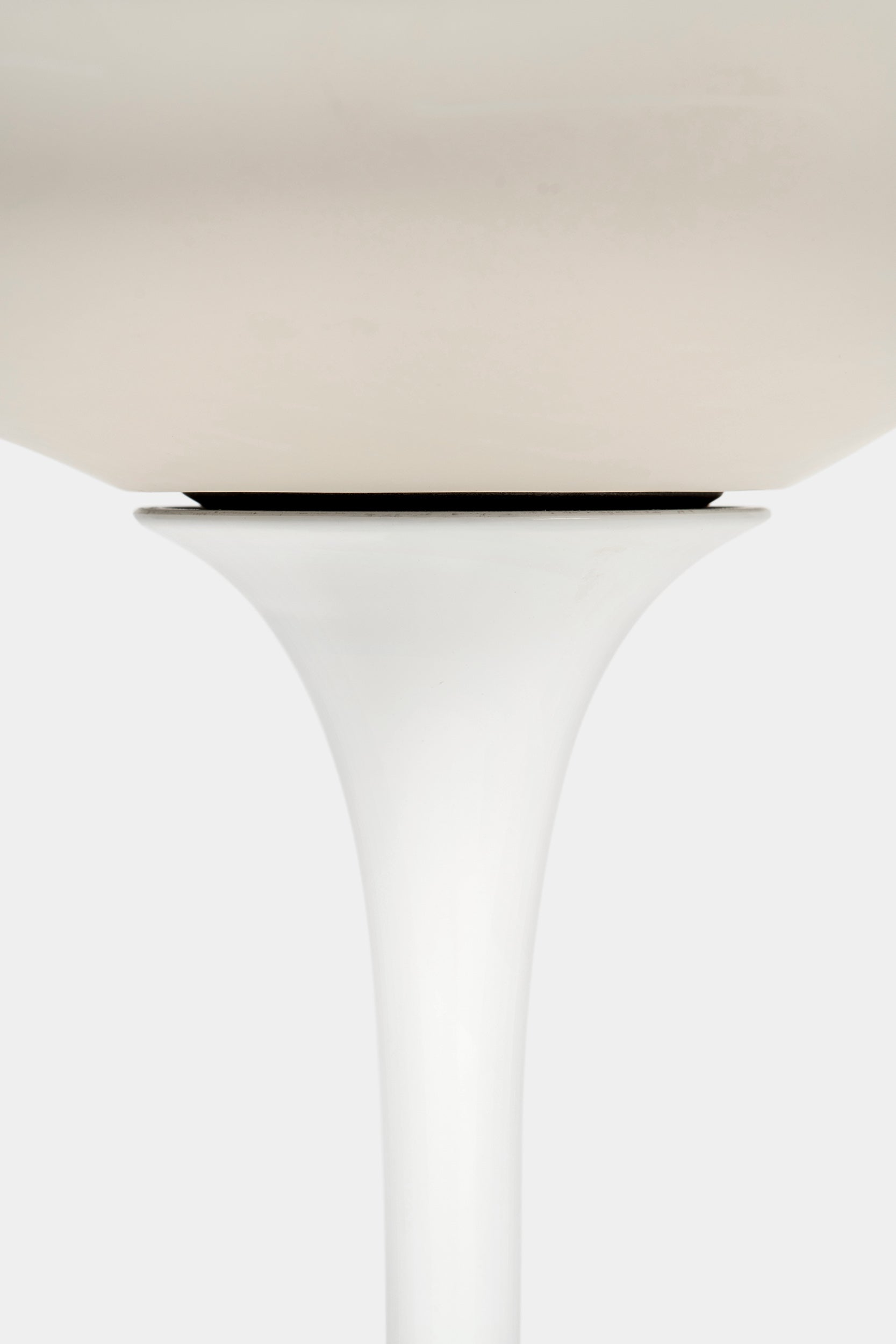 Eero Saarinen Marmortisch und 6 Tulip Stuhlen 1950
