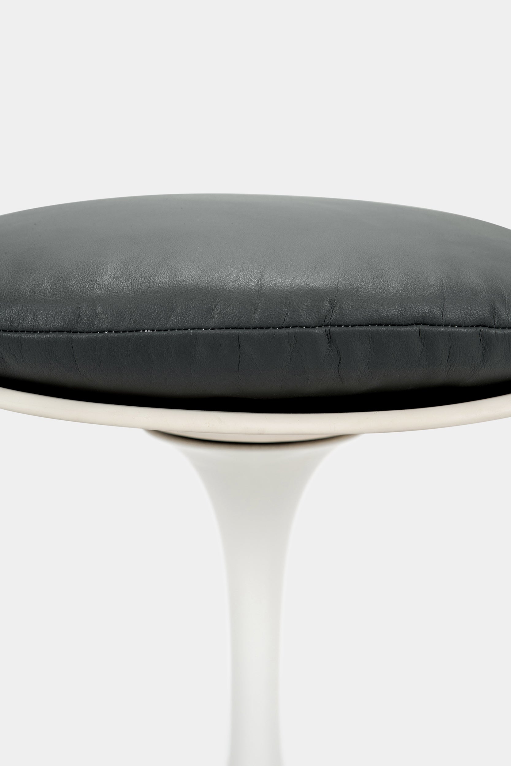 Eero Saarinen Marmortisch und 6 Tulip Stuhlen 1950