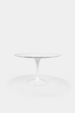 Eero Saarinen Marmortisch und 6 Tulip Stuhlen 1950