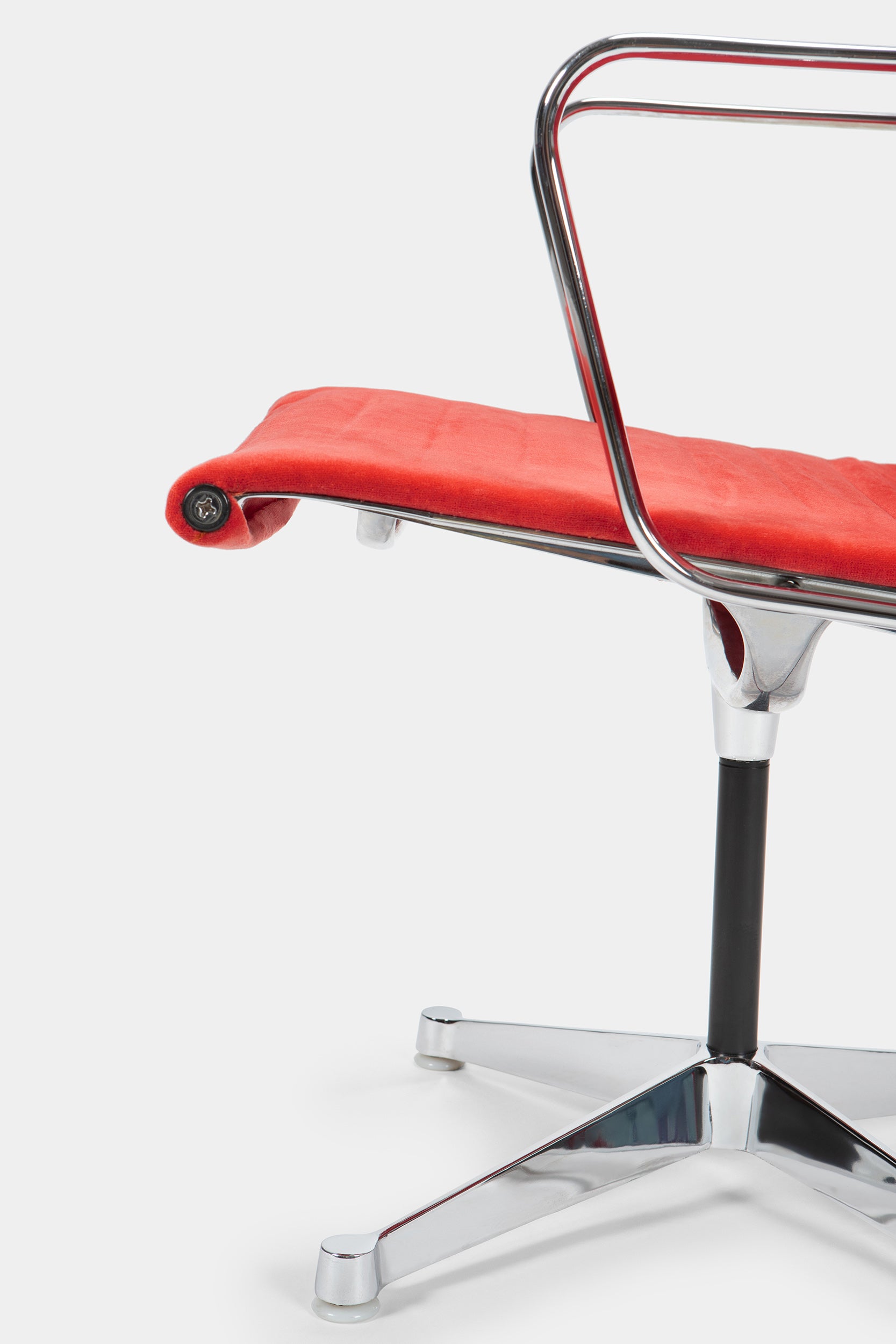 2 Charles & Ray Eames, Vitra, EA 108, Aluminium Stühle, 70er