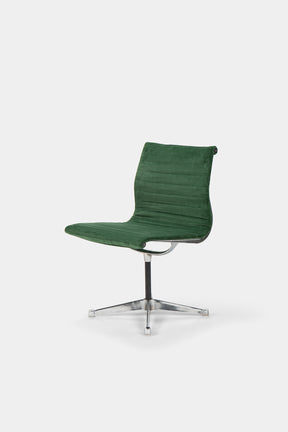 2 Charles&Ray Eames, Vitra, EA 105, Aluminium Stühle, 50er