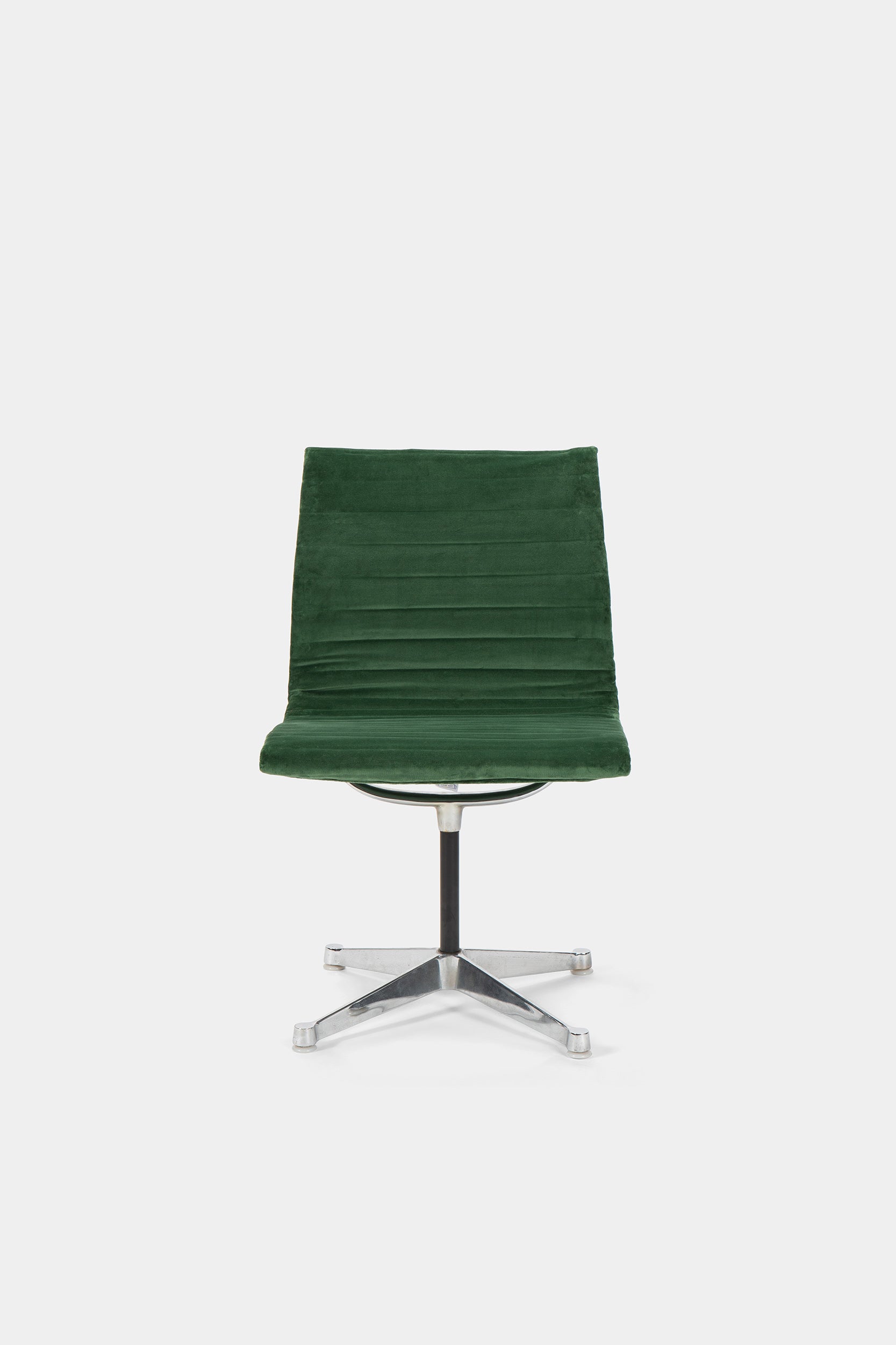 2 Charles&Ray Eames, Vitra, EA 105, Aluminium Stühle, 50er