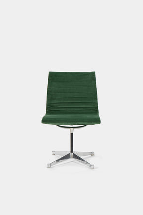 2 Charles&Ray Eames, Vitra, EA 105, Aluminium Stühle, 50er