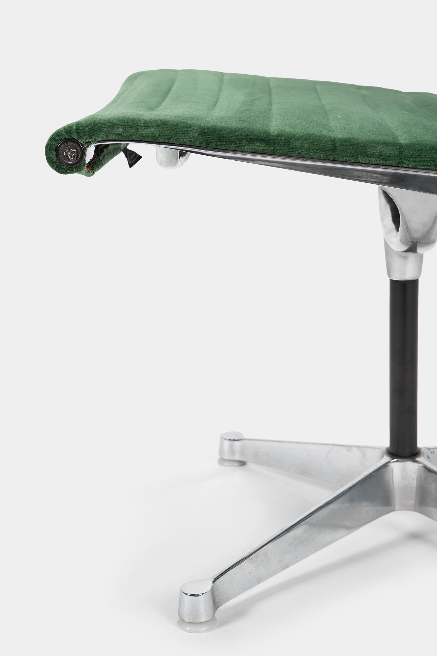 2 Charles&Ray Eames, Vitra, EA 105, Aluminium Stühle, 50er