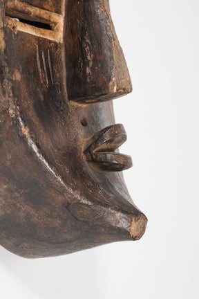 Weibliche Holzmaske des Lwalwa Stammes, Kongo