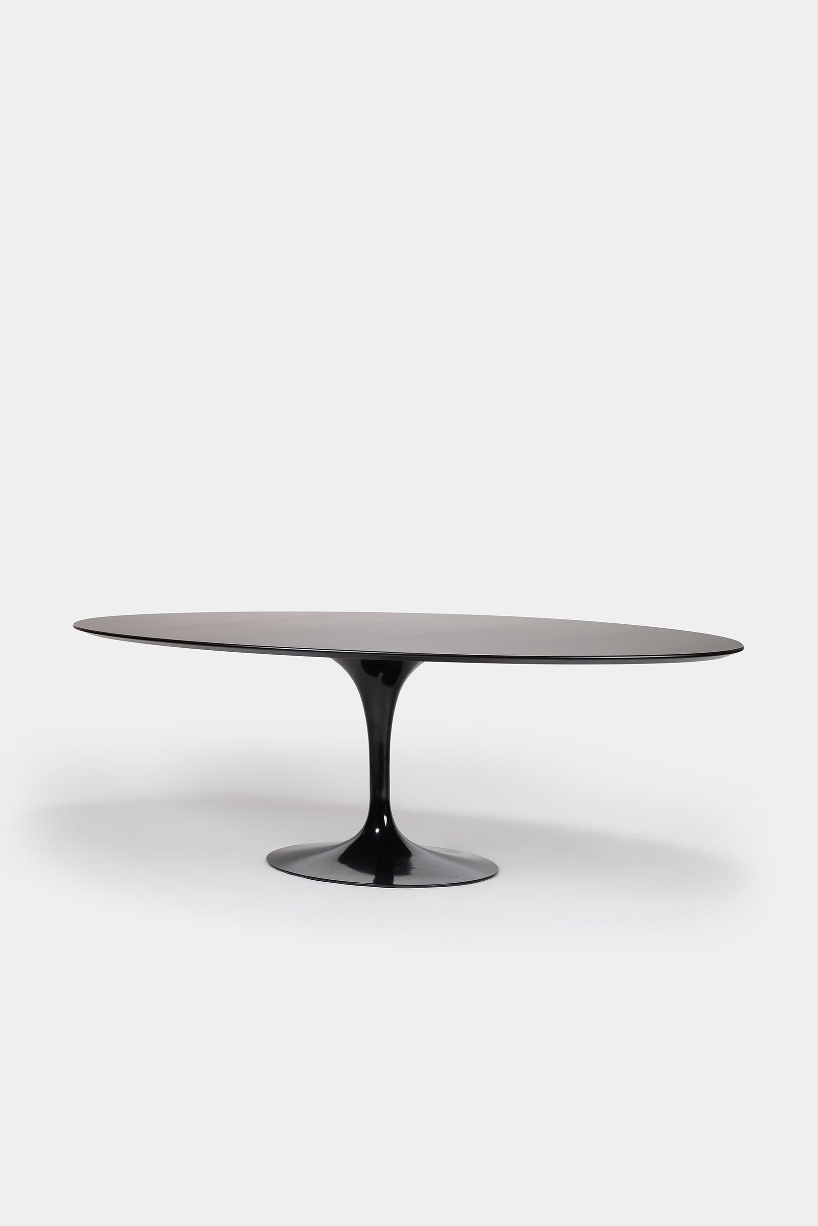 Eero Saarinen, Tulip Table Oval XXL, Knoll International, 50s