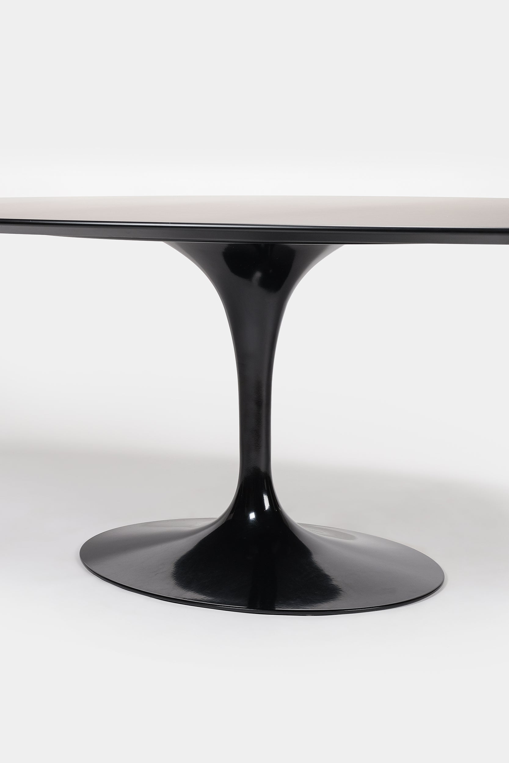 Eero Saarinen, Tulip Table Oval XXL, Knoll International, 50s