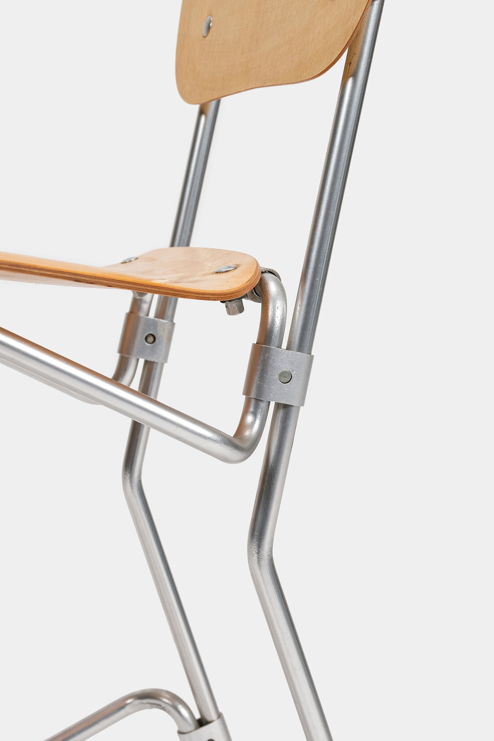 würth campingstuhl Armin Würth, Pair of Chairs 'Aluflex', Stackable, Switzerland, 50s