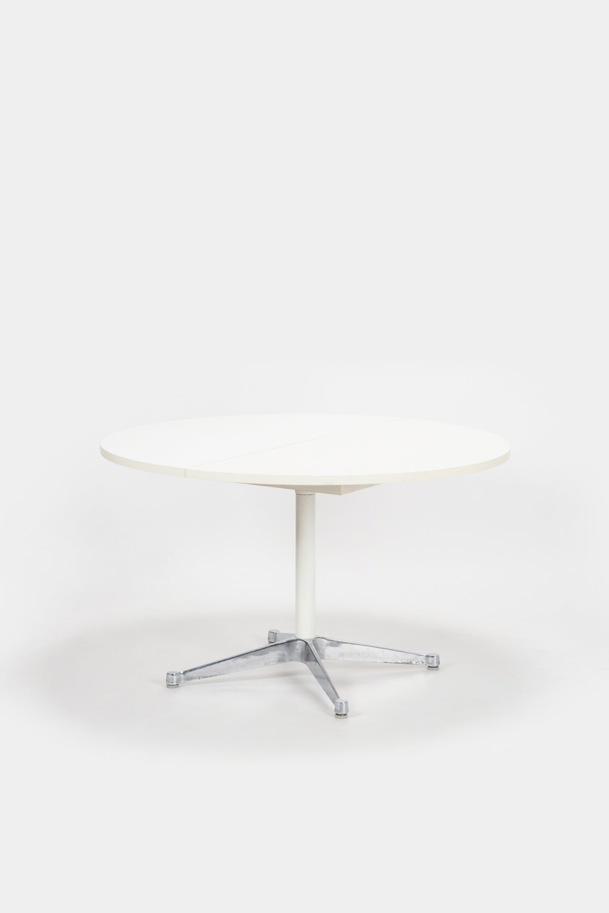 Charles & Ray Eames, round dining table, Hermann Miller, 60s