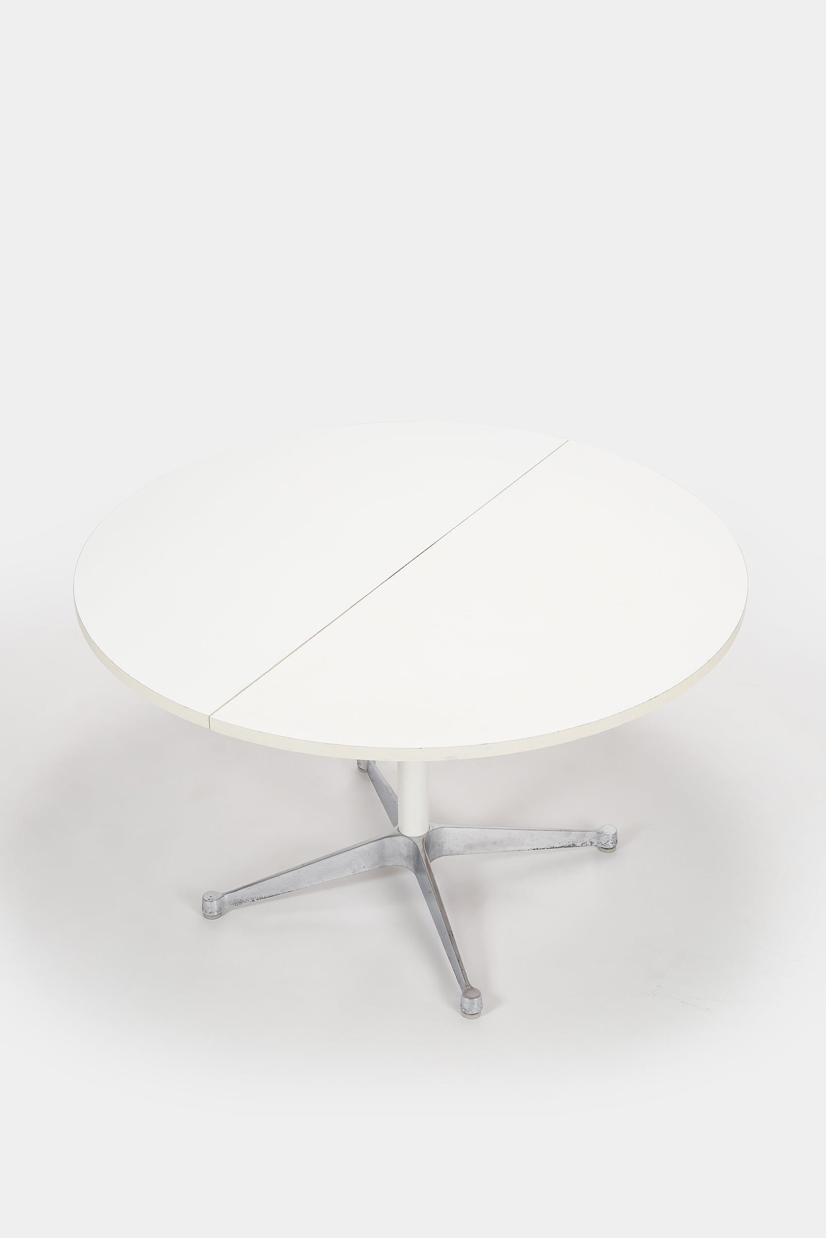 Charles & Ray Eames, round dining table, Hermann Miller, 60s