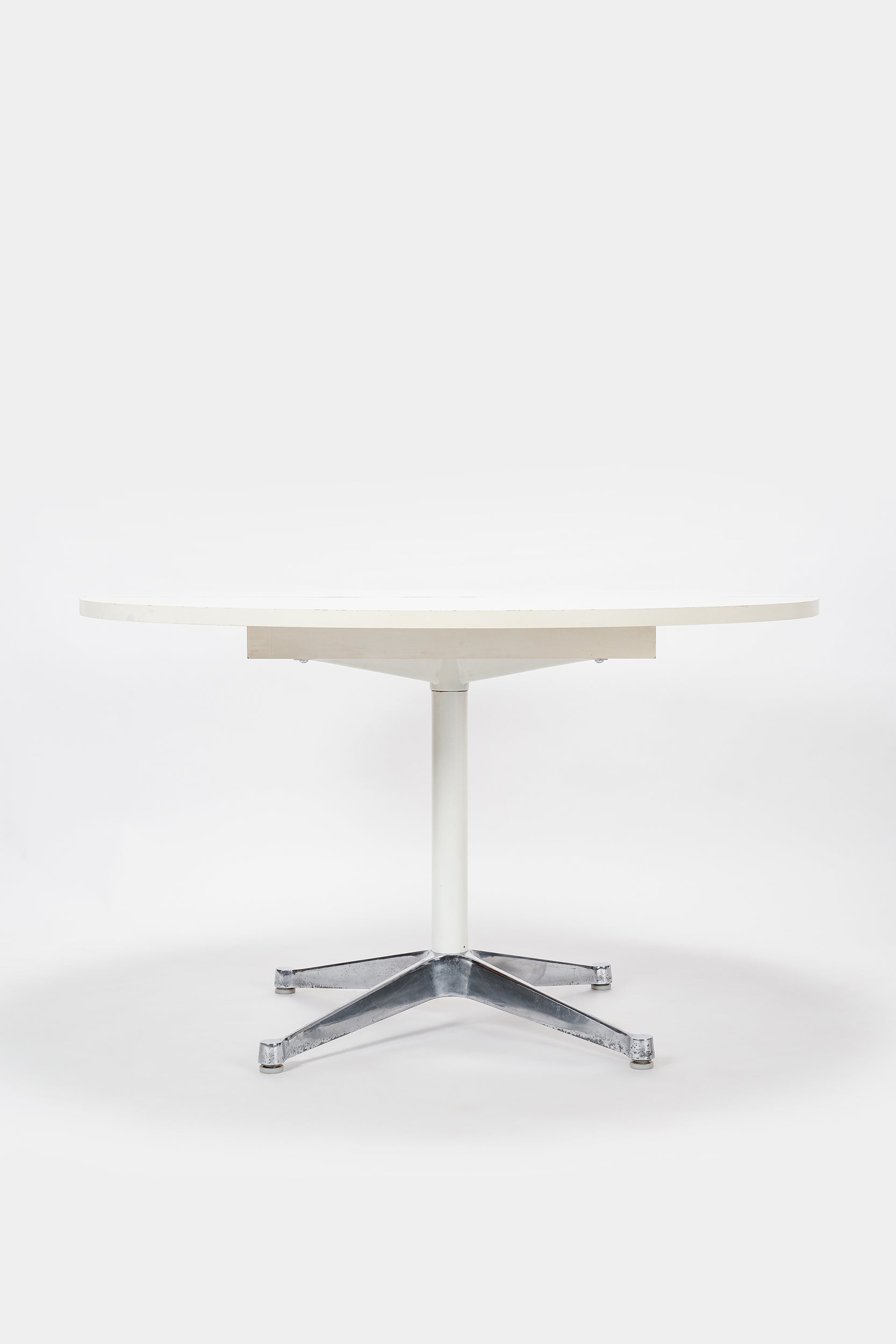 Charles & Ray Eames, round dining table, Hermann Miller, 60s