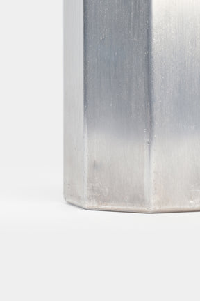 Schweizer Einzelanfertigung, Achteckige Aluminium Vase, 80er