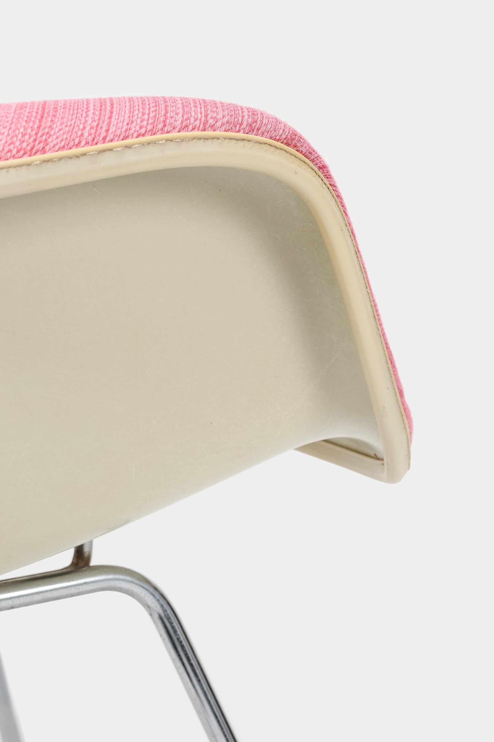 Paar Charles & Ray Eames, Hermann Miller, Pink Low Chair, 70er
