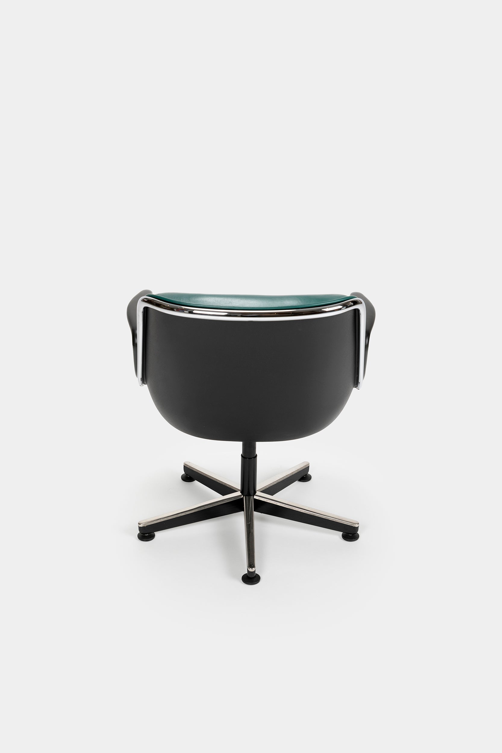 2 Charles Pollock, Executive Chairs, 12E1 Knoll, USA, 60s
