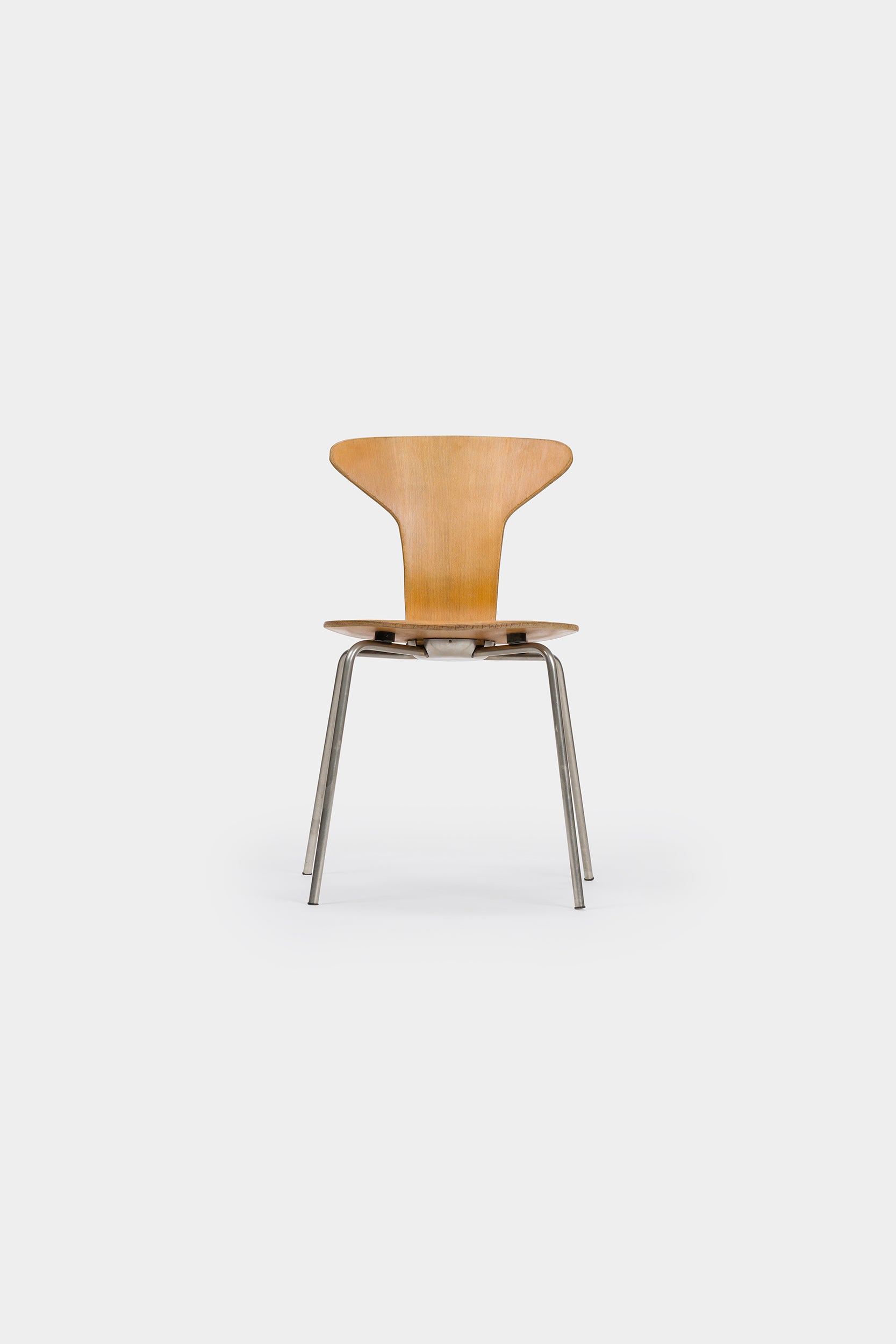 Arne Jacobsen, MUNKEGAARD ​​School Desk and Chair 3105, Denmark, 50s
