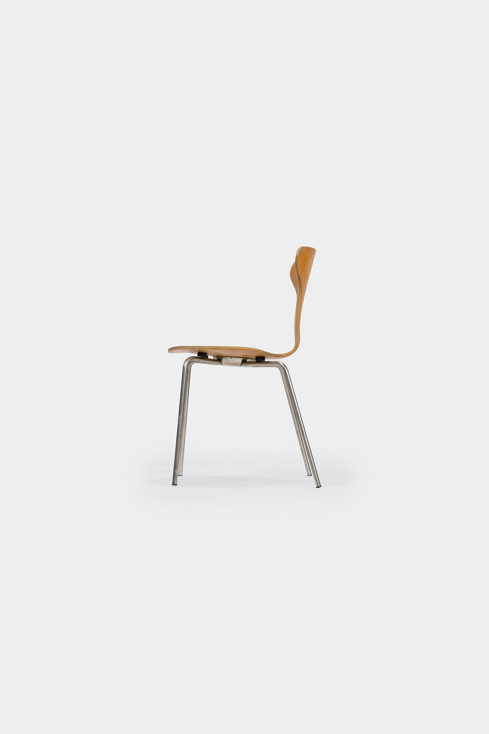Arne Jacobsen, MUNKEGAARD ​​School Desk and Chair 3105, Denmark, 50s