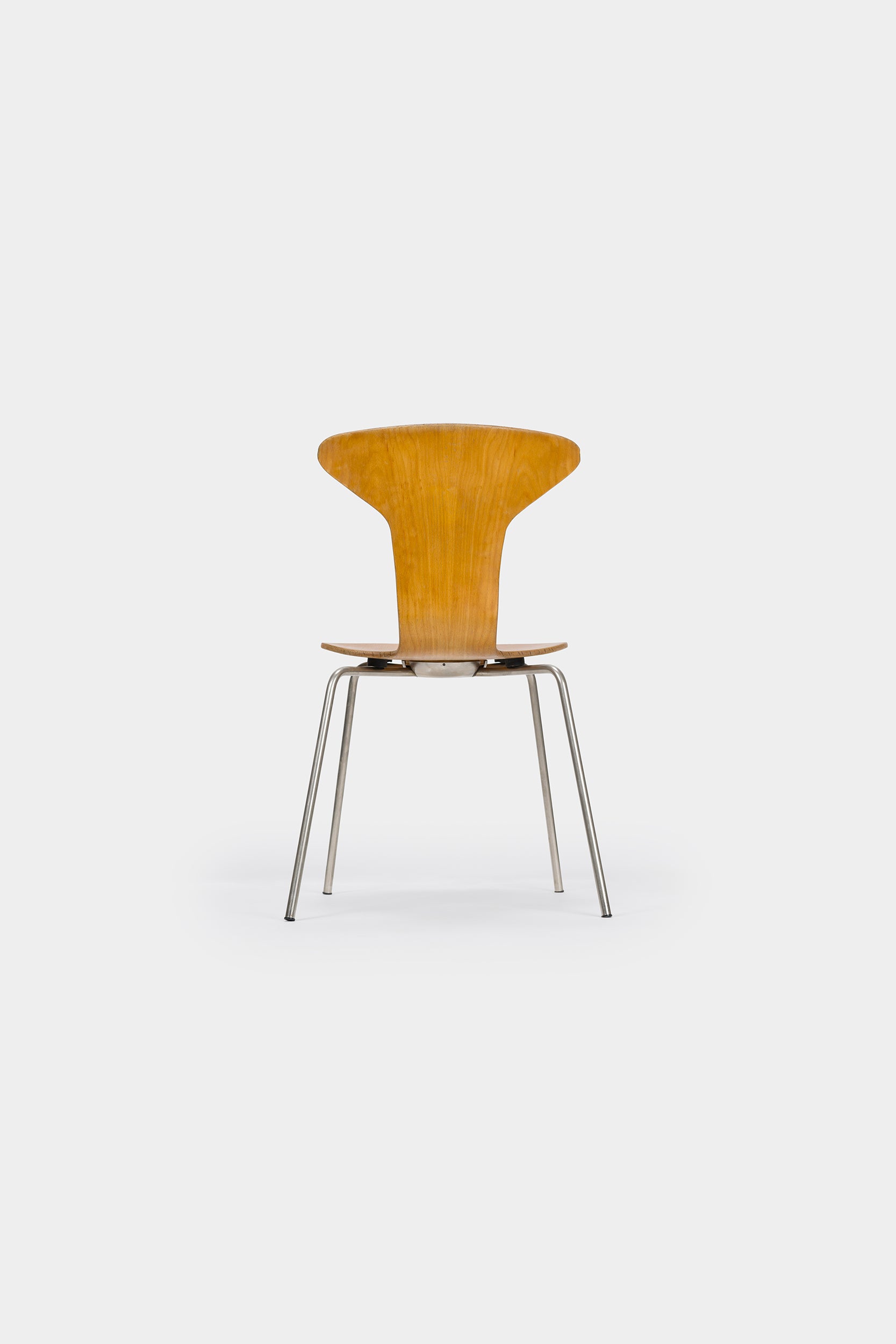 Arne Jacobsen, MUNKEGAARD ​​School Desk and Chair 3105, Denmark, 50s