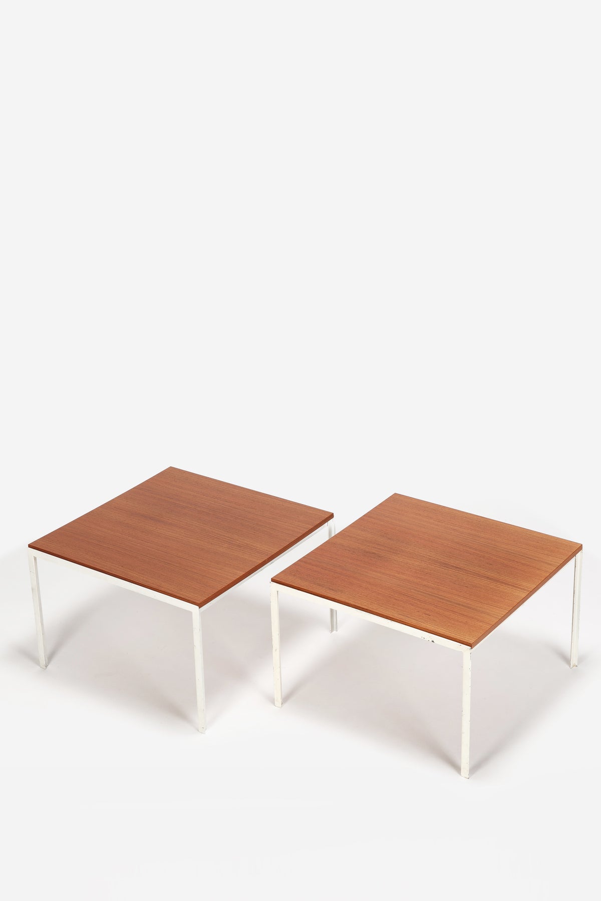 Paar Florence Knoll Beistelltische, Nussbaum, 50er