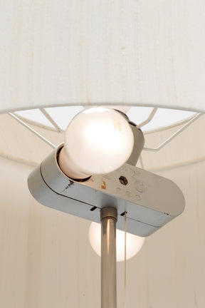 teak-steh-lampe-temde-60er-seiden-lampenschirm