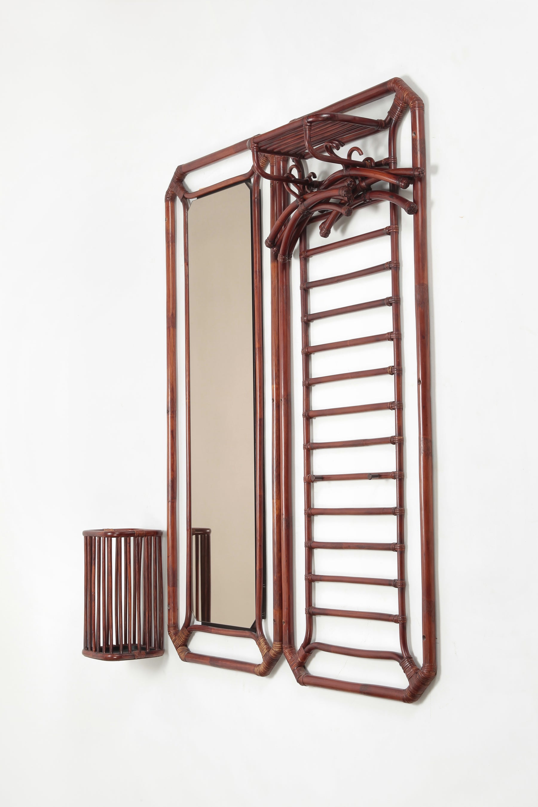Ensemble-garderobe-spiegel-schirm-ständer-bambus-rattan-70er-apari