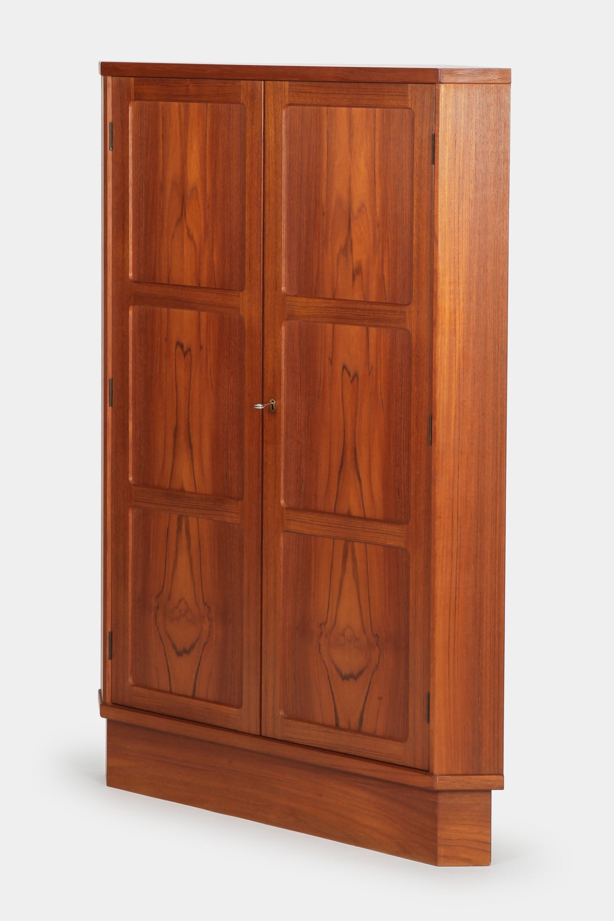 eckschrank-schrank-teak-holz-70er-VM-Mobler