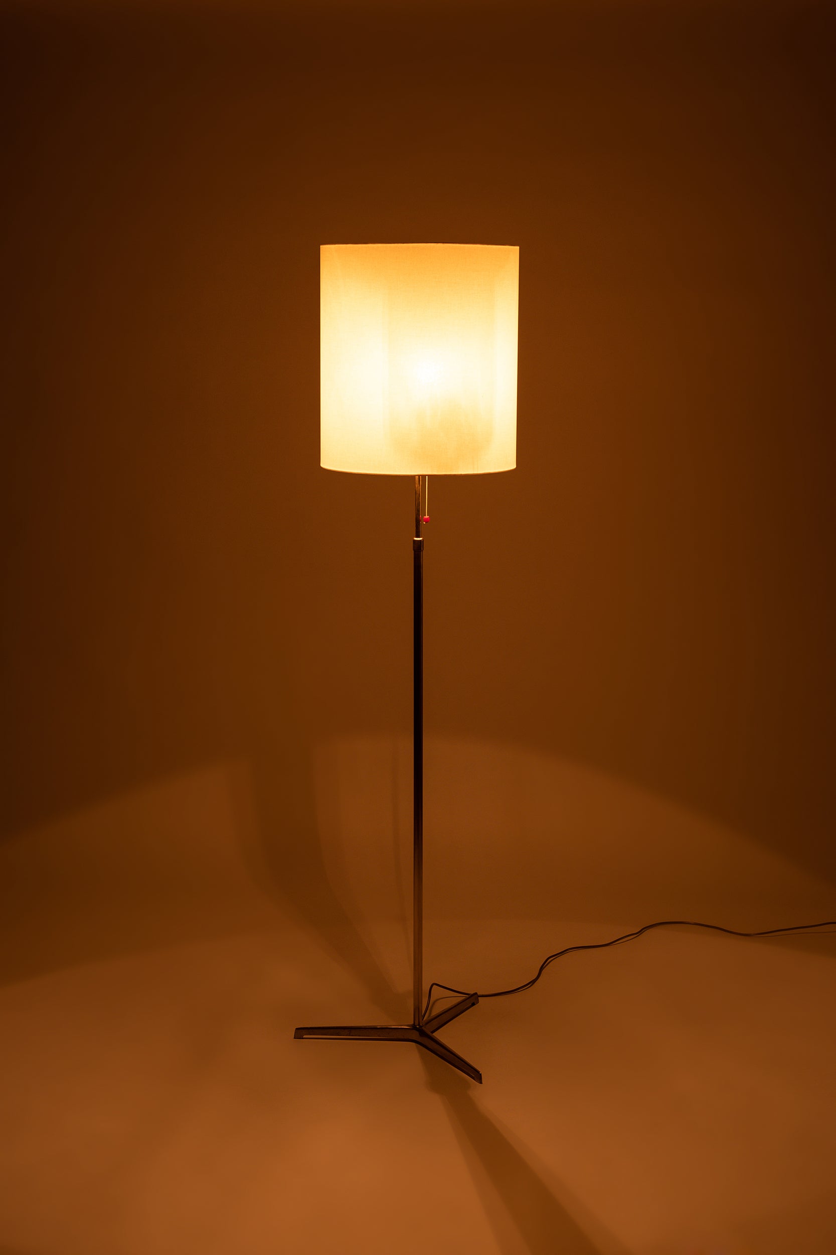 Grosse Messing Stehlampe mit Seidenschirm, Höhenverstellbar, BAG Turgi, 50er