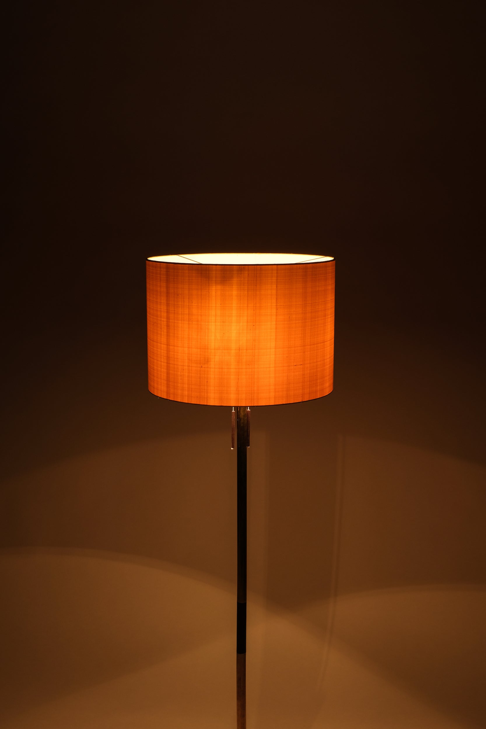 Schweizer Stehlampe Messing Seidenschirm, 60er