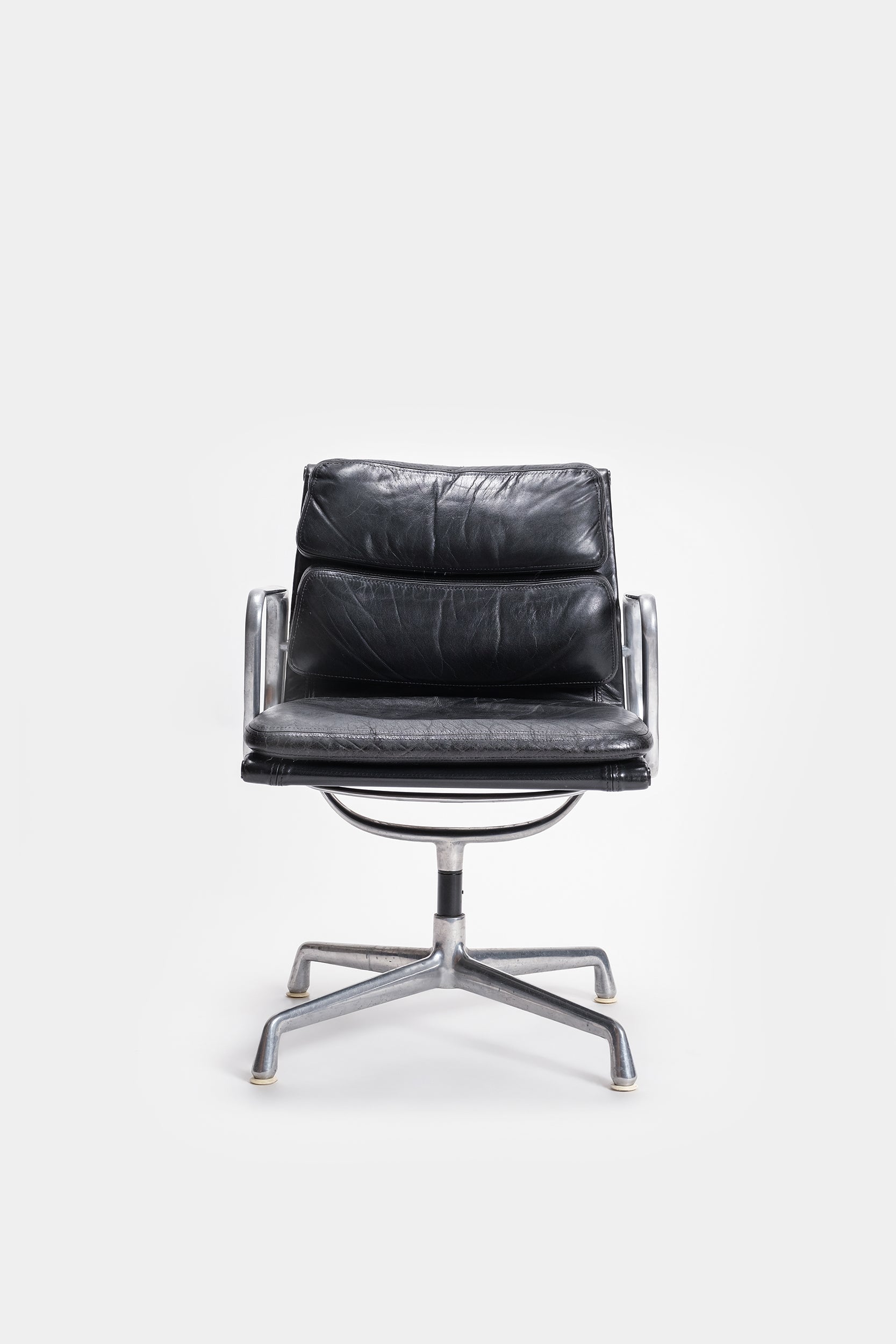 Charles Eames, EA208 Soft Pad Swivel Chair