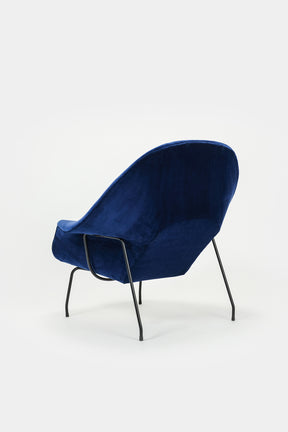 Eero Saarinen Womb Chair Knoll International