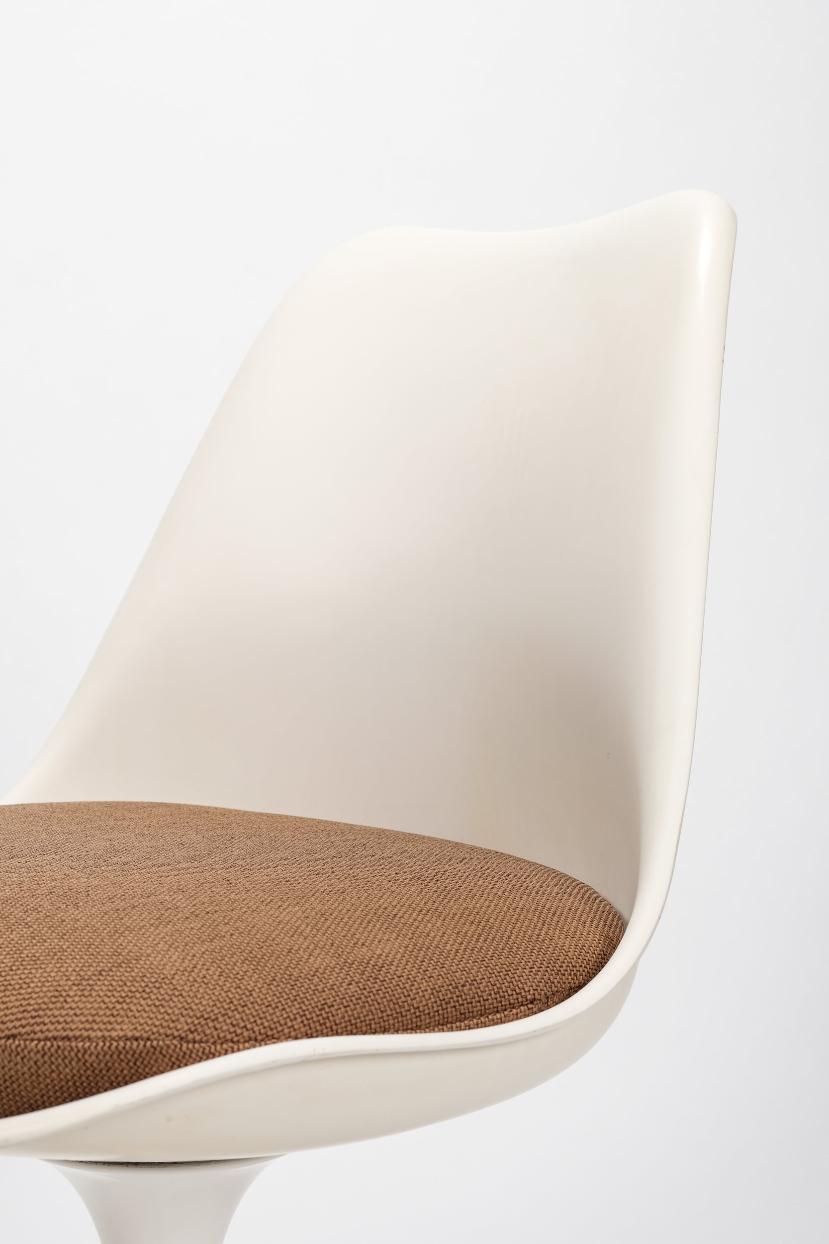4 Eero Saarinen Tulip swivel chairs, Knoll Int., 60s