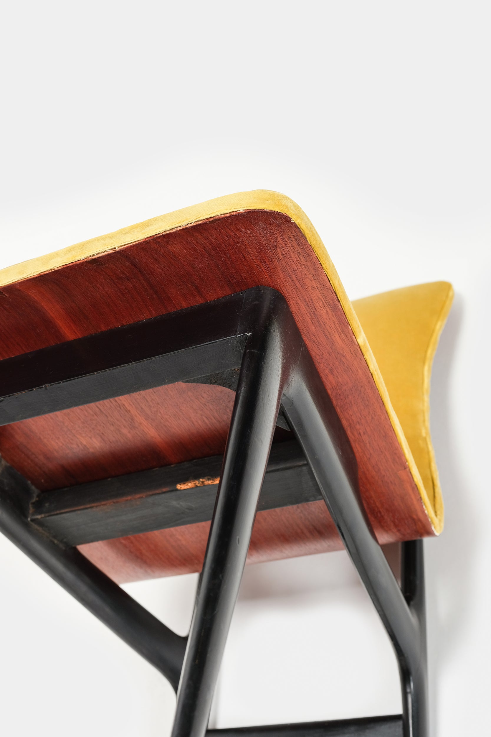 5 italienische Formsperrholz Stühle 50er
