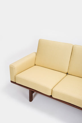 Hans Wegner Sofa GE-236, Getama, Teak