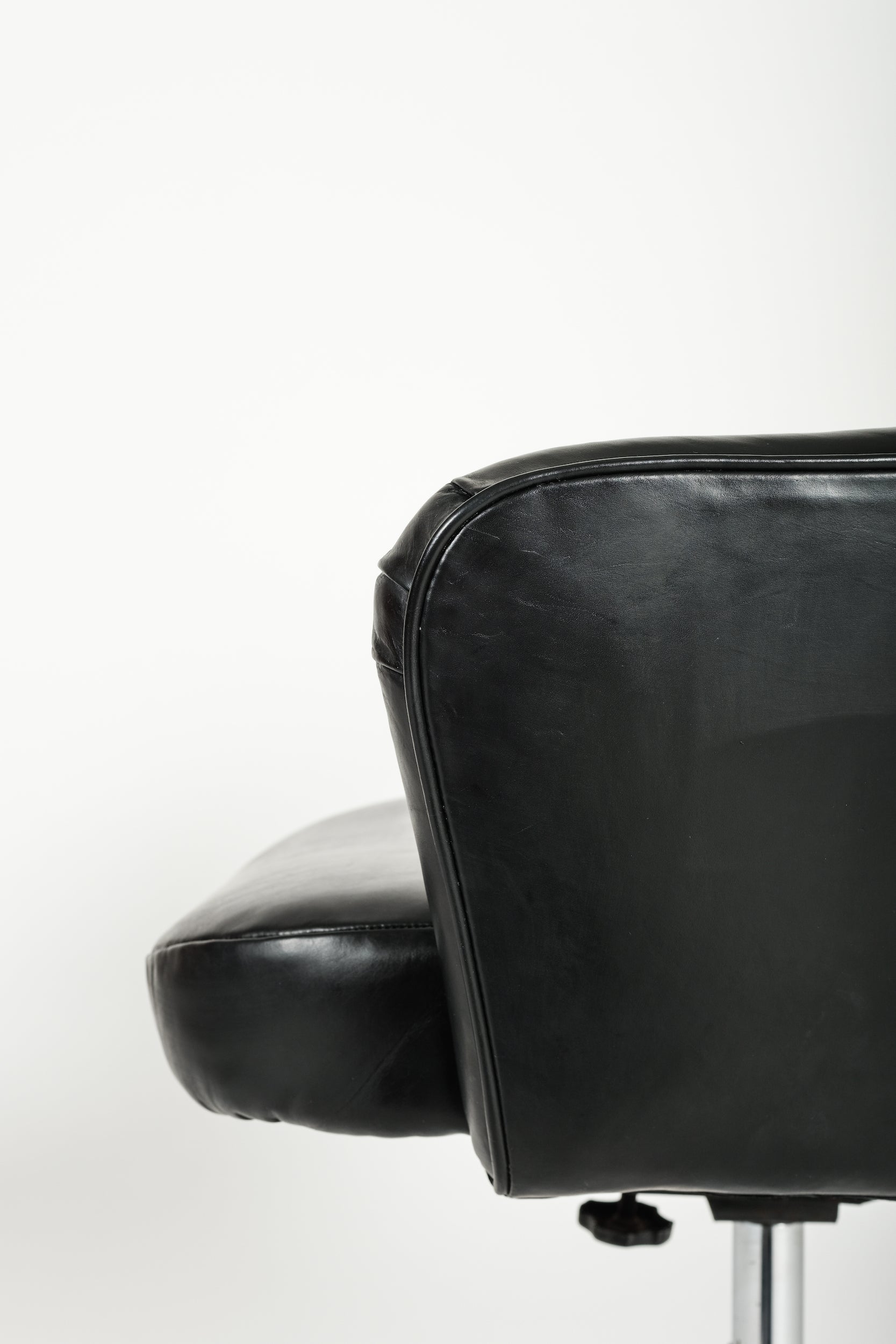 Eero Saarinen Office chair with Knoll 70 armrests